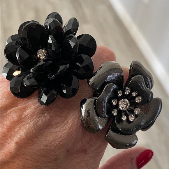Jewelry - Statement Adjustable Floral Ring Set in Black and Gray